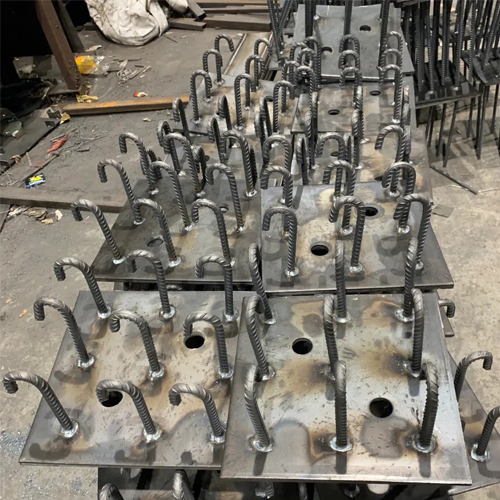 图纸中如何确定淮北预埋件的位置？